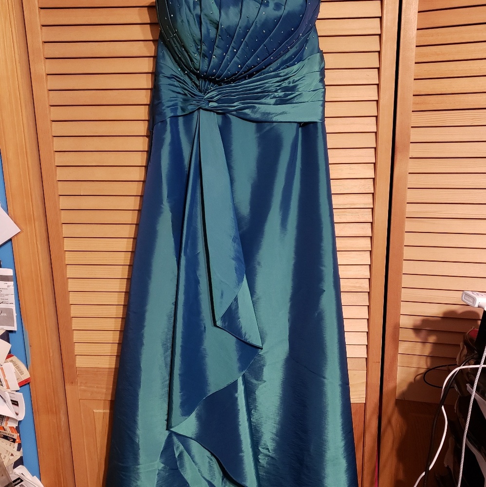 Camille La Vie formal gown -Teal/Shiny -Sz14